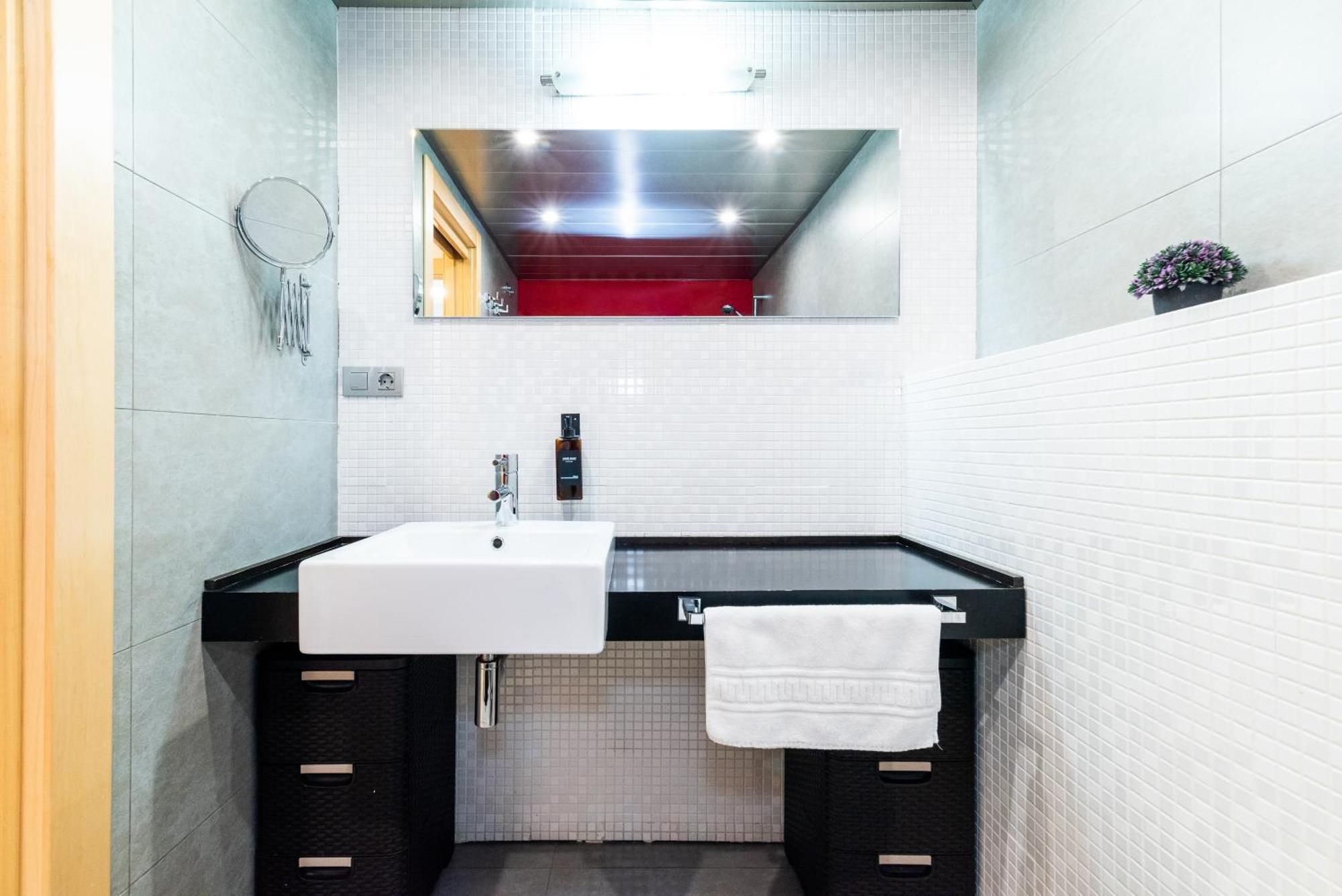Apartament Tuguest Avenida De La Investigacion - Free Parking Grenada Zewnętrze zdjęcie